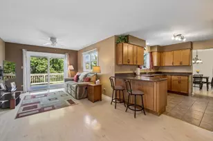 317 W Harvard Cir, South Elgin, IL 60177 - Photo 6