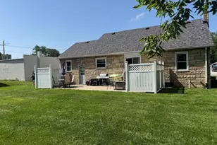 506 SW 3rd St, Aledo, IL 61231 - Photo 4