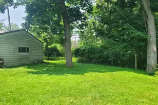 7806 Westview St, Woodridge, IL 60517 - Photo 6