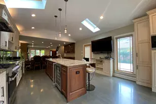 1052 Margret St, Des Plaines, IL 60016 - Photo 8