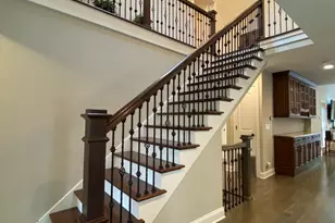 1052 Margret St, Des Plaines, IL 60016 - Photo 4