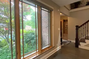 1052 Margret St, Des Plaines, IL 60016 - Photo 2