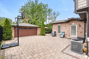 1052 Margret St, Des Plaines, IL 60016 - Photo 30