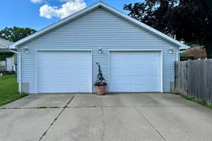 123 E Erie St, Spring Valley, IL 61362 - Photo 2
