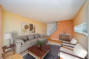 1675 Valley Forge Ct, Wheaton, IL 60189 - Photo 2