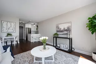 3930 N Pine Grove Ave, Chicago, IL 60613 - Photo 6