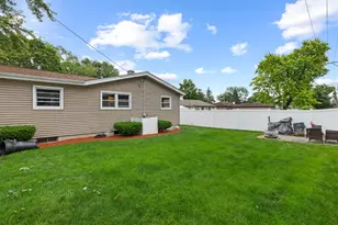 701 Kane St, South Elgin, IL 60177 - Photo 28