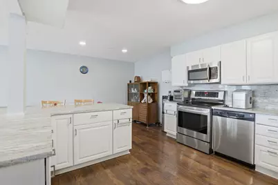 925 Spring Hill Drive #212, Northbrook, IL 60062 - Photo 6