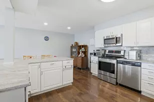 925 Spring Hill Dr, Northbrook, IL 60062 - Photo 6