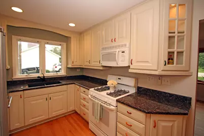 220 Fairway Road, Lake Zurich, IL 60047 - Photo 20