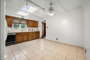 5878 Rose Cir, Saint Anne, IL 60964 - Photo 8