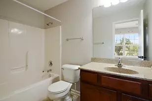 2429 River Oaks Ln, Rockford, IL 61102 - Photo 10