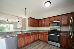 2429 River Oaks Ln, Rockford, IL 61102 - Photo 6