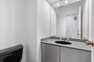 334 W Barry Ave, Chicago, IL 60657 - Photo 8