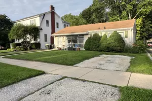 21 S Seymour Ave, Mundelein, IL 60060 - Photo 2