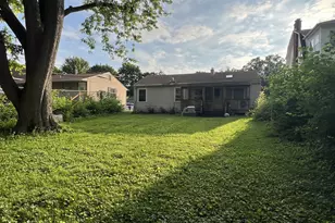 21 S Seymour Ave, Mundelein, IL 60060 - Photo 18