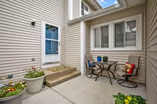 443 Partridge Ln, Deerfield, IL 60015 - Photo 2