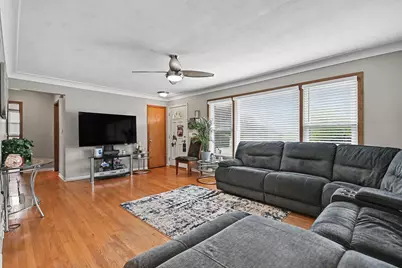 901 Brookwood Street, Bensenville, IL 60106 - Photo 2