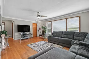 901 Brookwood St, Bensenville, IL 60106 - Photo 2