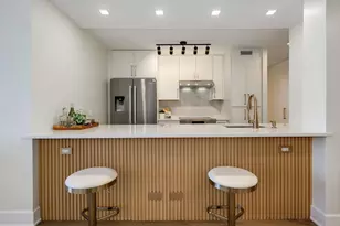4170 N Marine Dr, Chicago, IL 60613 - Photo 12