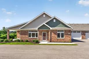 11 Briden Ln, Sycamore, IL 60178 - Photo 1