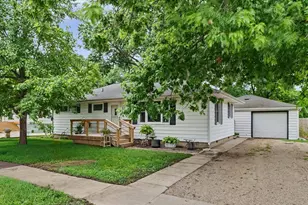 517 Stout St, Saint John, IL 61873 - Photo 4