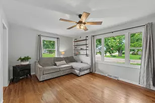 517 Stout St, Saint John, IL 61873 - Photo 8
