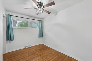 517 Stout St, Saint John, IL 61873 - Photo 18