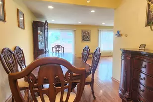 402 Honey Locust Dr, Wheeling, IL 60090 - Photo 4