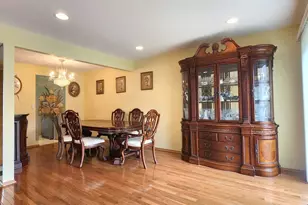 402 Honey Locust Dr, Wheeling, IL 60090 - Photo 2