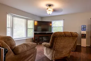 334 N Brookshore Dr, Shorewood, IL 60404 - Photo 6
