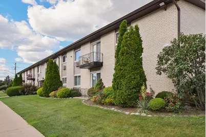 8999 Kennedy Drive #2B, Des Plaines, IL 60016 - Photo 2