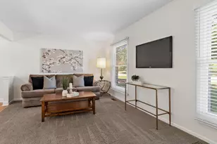 28W691 Leverenz Rd, Naperville, IL 60564 - Photo 4