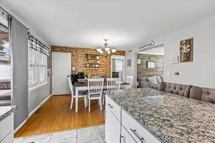 8836 W 93rd Pl, Hickory Hills, IL 60457 - Photo 12