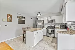 8836 W 93rd Pl, Hickory Hills, IL 60457 - Photo 10