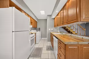 1034 Cove Dr, Prospect Heights, IL 60070 - Photo 8