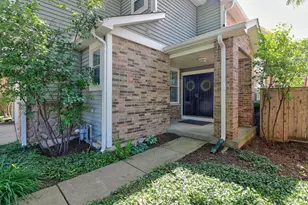 1702 Astor Ave, Oakbrook Terrace, IL 60181 - Photo 2