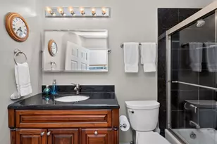 1702 Astor Ave, Oakbrook Terrace, IL 60181 - Photo 16
