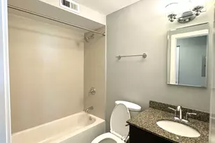 3033 N Sheridan Rd, Chicago, IL 60657 - Photo 10