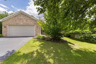 10589 Harrison Ct, Roscoe, IL 61073 - Photo 2