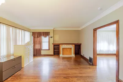 10708 S Avenue E, Chicago, IL 60617 - Photo 4