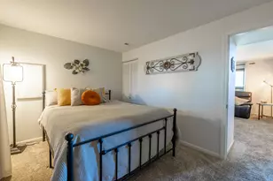 2 Oakwood Dr, Elk Grove Village, IL 60007 - Photo 28