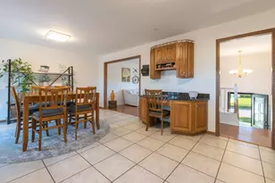 2 Oakwood Dr, Elk Grove Village, IL 60007 - Photo 12
