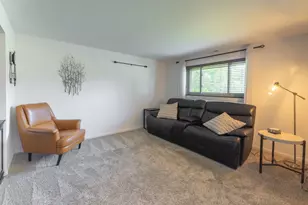 2 Oakwood Dr, Elk Grove Village, IL 60007 - Photo 24