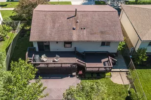2 Oakwood Dr, Elk Grove Village, IL 60007 - Photo 34