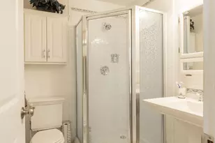 2 Oakwood Dr, Elk Grove Village, IL 60007 - Photo 16