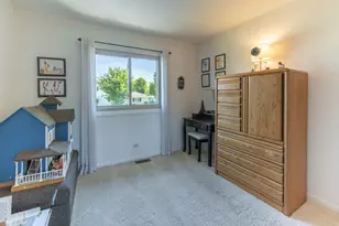 2 Oakwood Dr, Elk Grove Village, IL 60007 - Photo 18