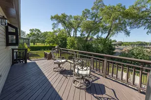 2 Oakwood Dr, Elk Grove Village, IL 60007 - Photo 32