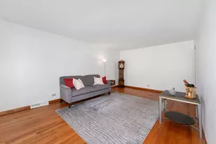 19 W Adams St, Villa Park, IL 60181 - Photo 4
