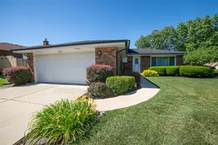 8543 163rd St, Tinley Park, IL 60487 - Photo 2